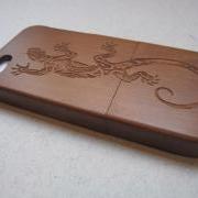 Iphone 5 case - wooden cases bamboo, cherry and walnut wood - Lizard - laser engraved