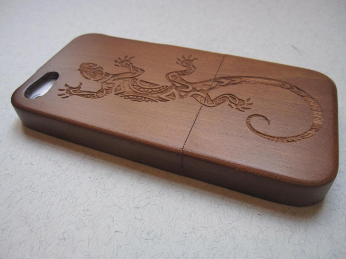 Iphone 5 Case - Wooden Cases Bamboo, Cherry And Walnut Wood - Lizard - Laser Engraved